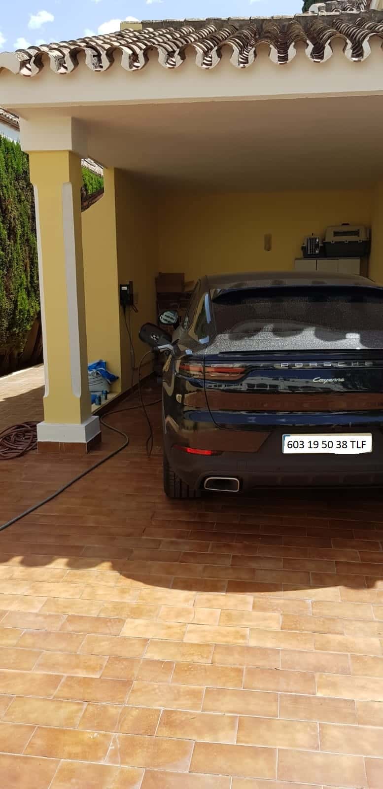 Instalación de punto de recarga para vehículo eléctrico wallbox
