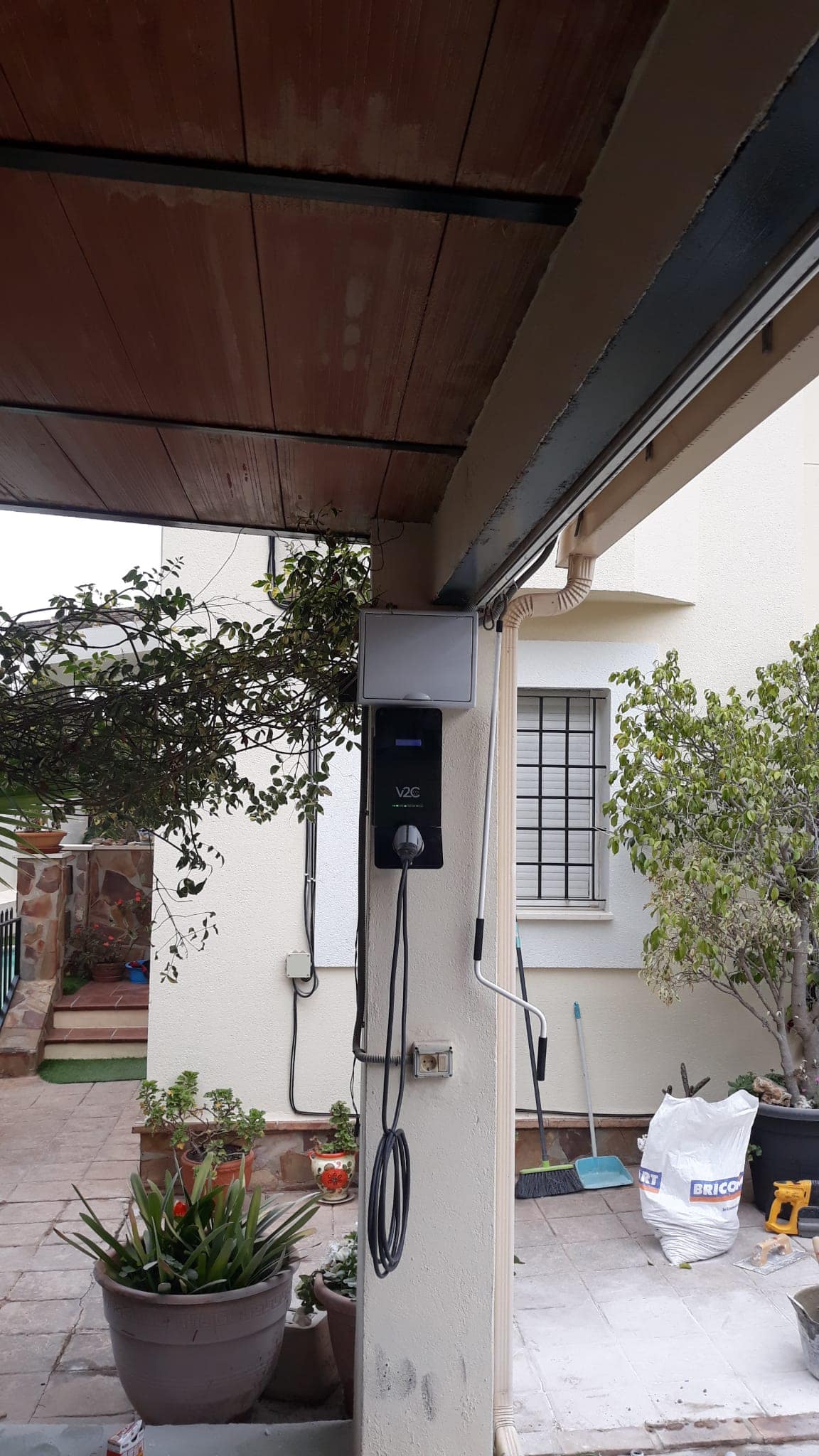 Instalación de punto de recarga para vehículo eléctrico wallbox