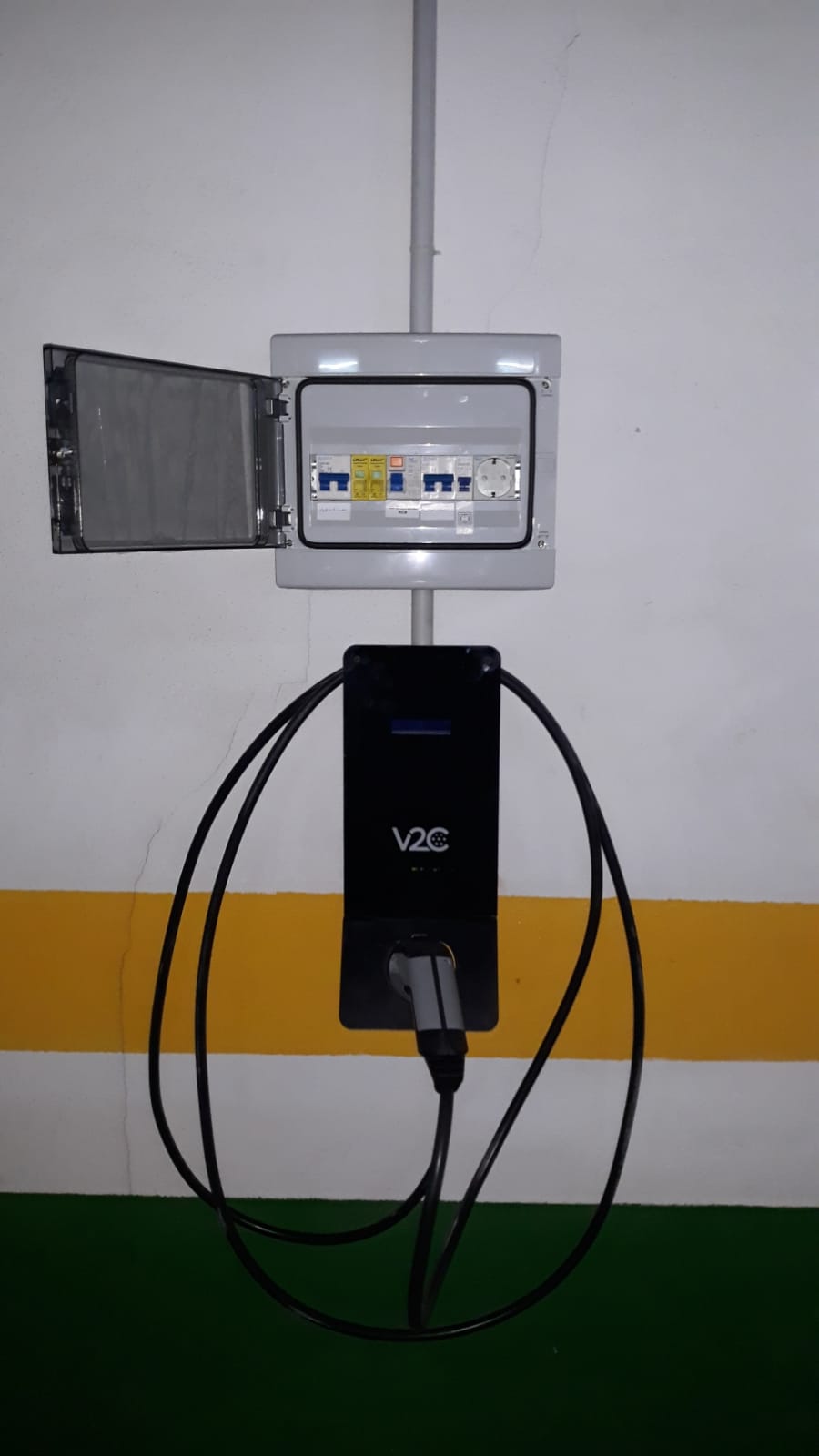 Instalación de punto de recarga para vehículo eléctrico wallbox