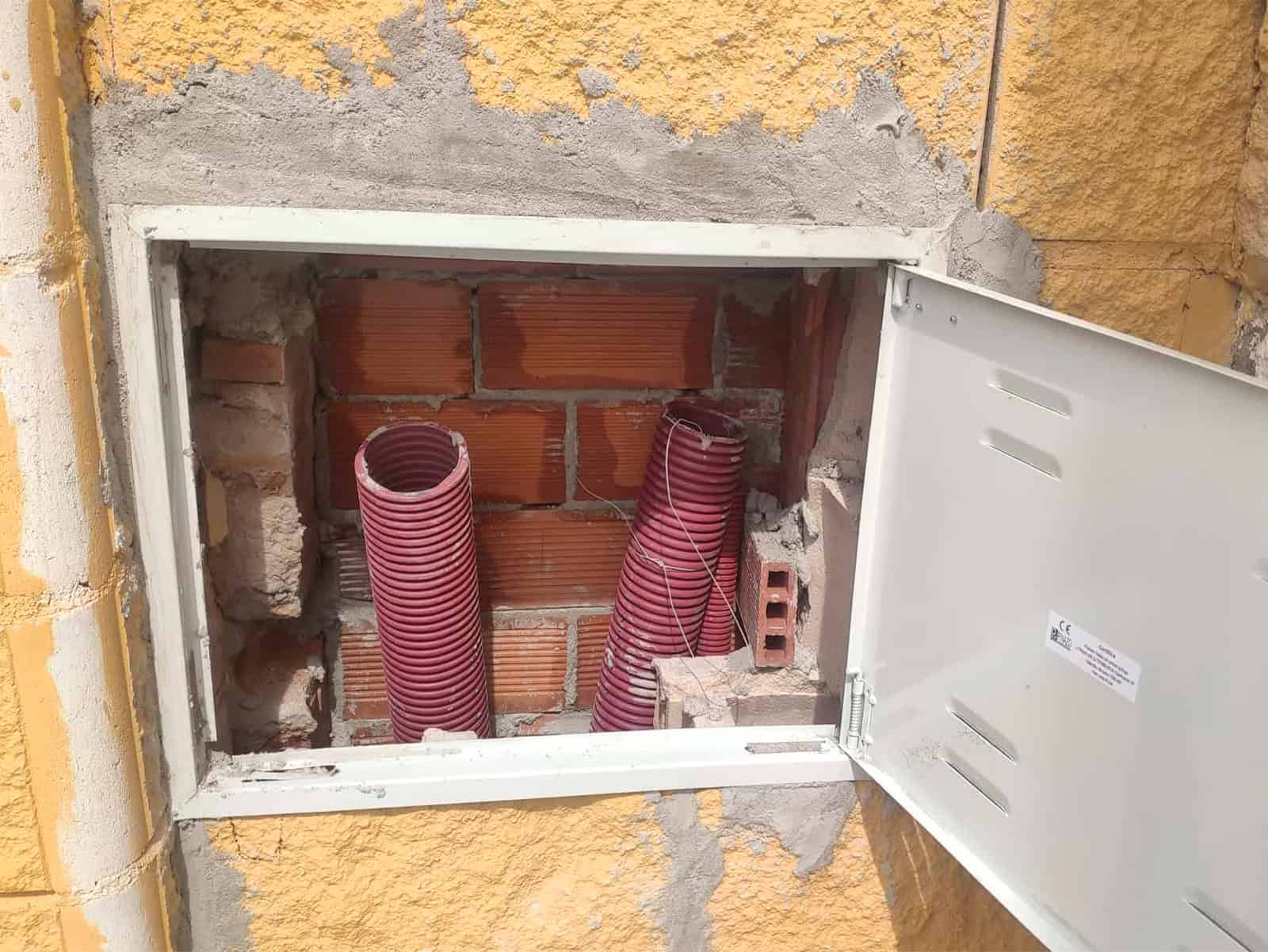 Instalación de caja de contador para nueva alta