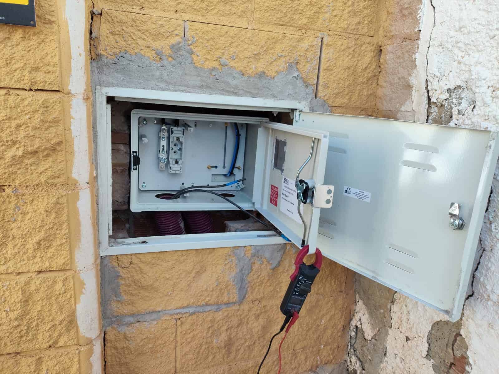Instalación de caja de contador para nueva alta