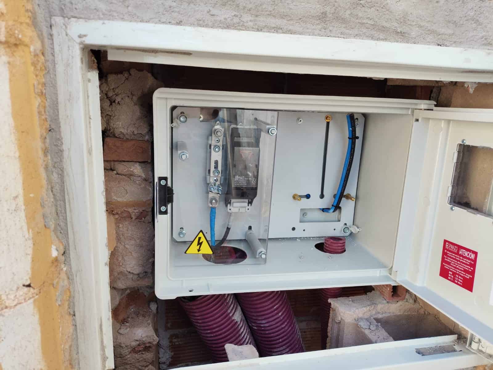 Instalación de caja de contador para nueva alta
